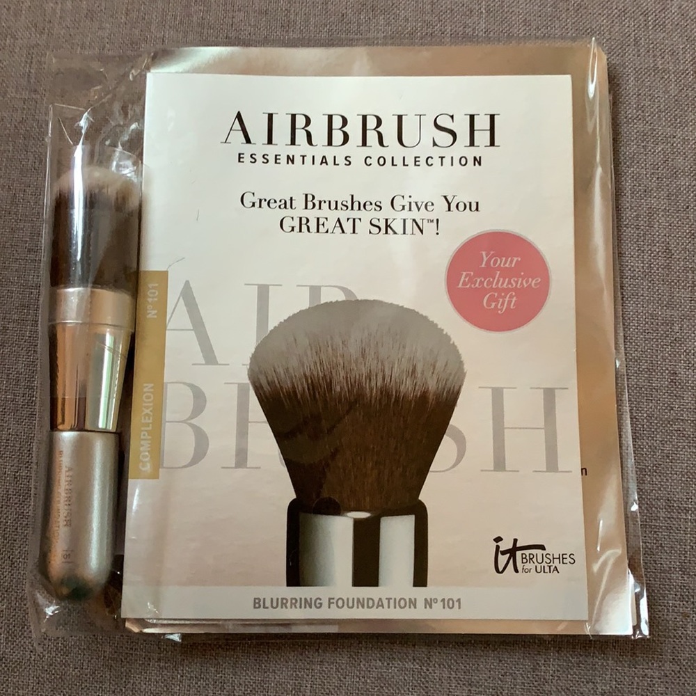 SOLD - NWT IT cosmetic mini brush with free NWT lipstick